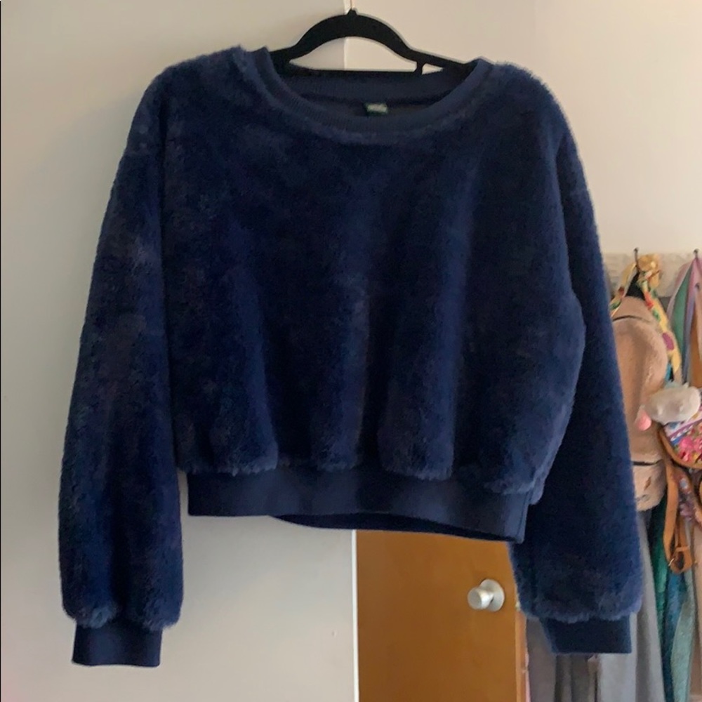Navy fuzzy cropped sweater